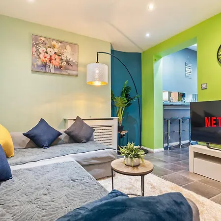 Comfy 4Br House Close To Subway